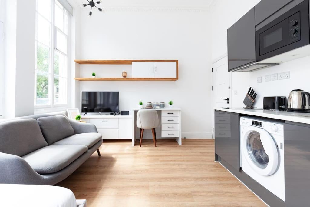 Modern Next To Paddington Station Londra