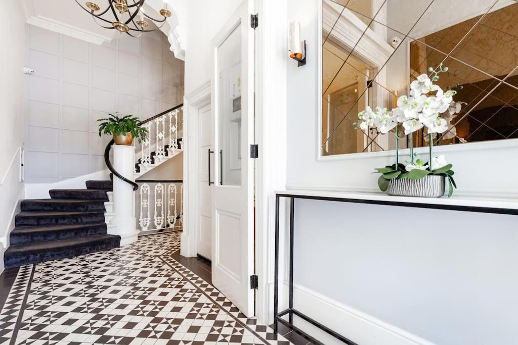 Modern Next To Paddington Station * Londra